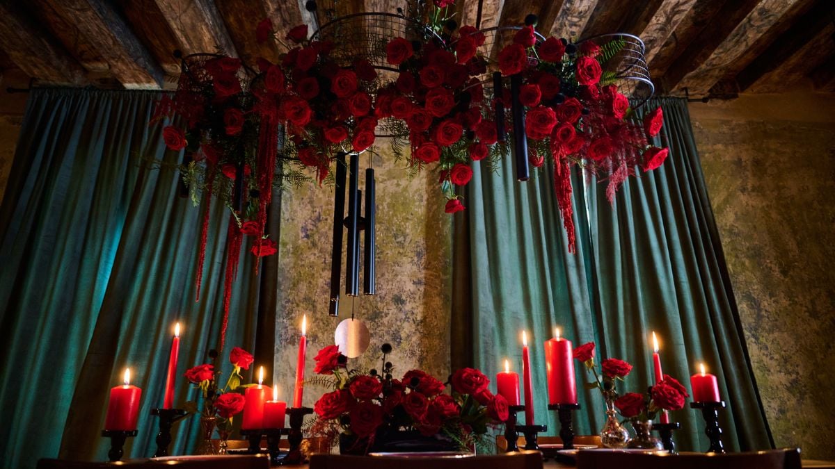 Porta Nova Red Naomi wedding roses table design by floral designer Iona Nechifor Porta Nova Red Naomi wedding roses table design by floral designer Iona Nechifor