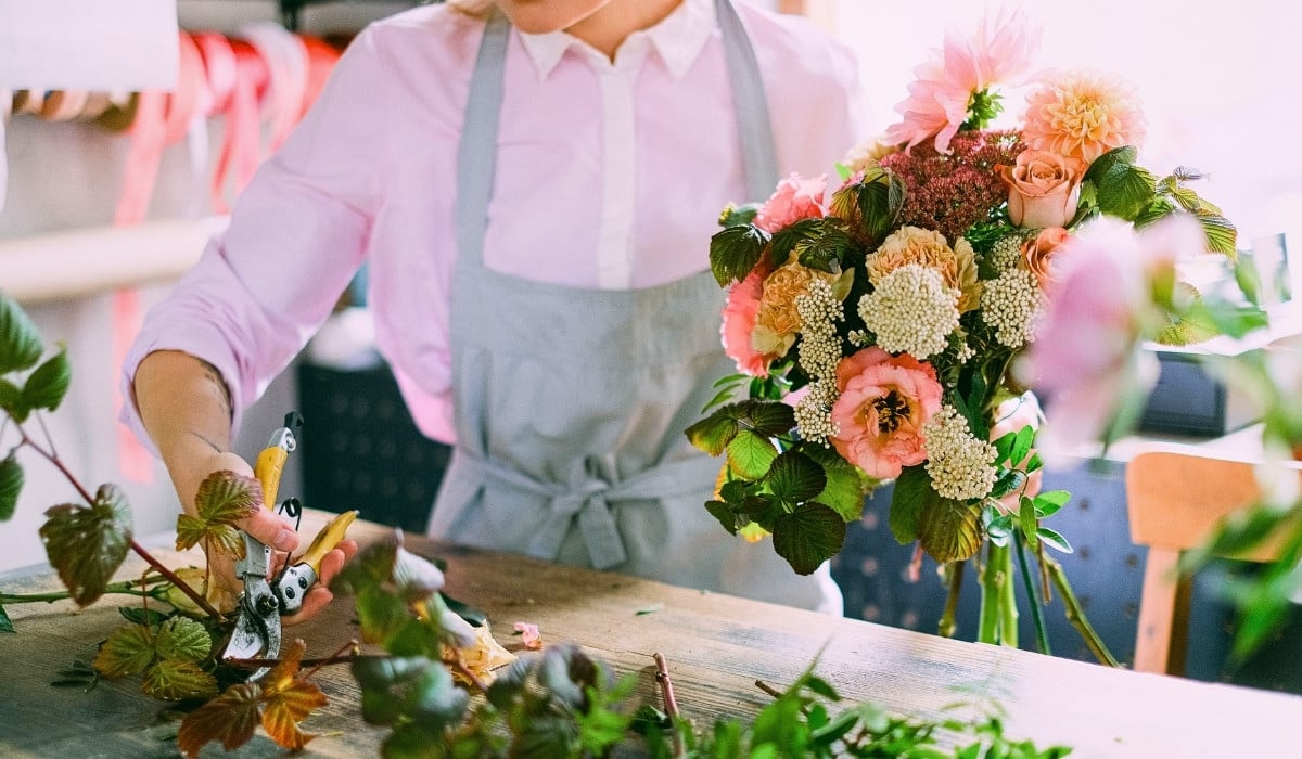 Should You Cut Flower Stems Underwater?