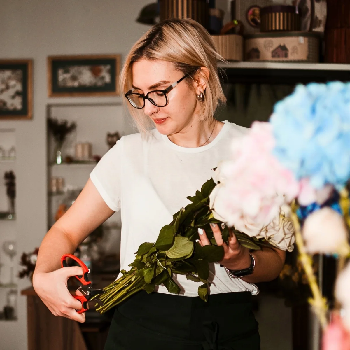 Should You Cut Flower Stems Underwater?
