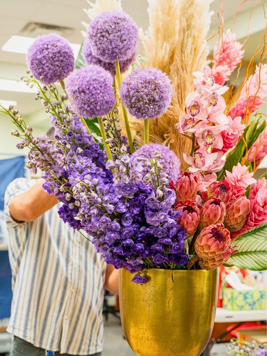 Can You Mix Different Flowers in One Vase? Here&rsquo;s What Many Do