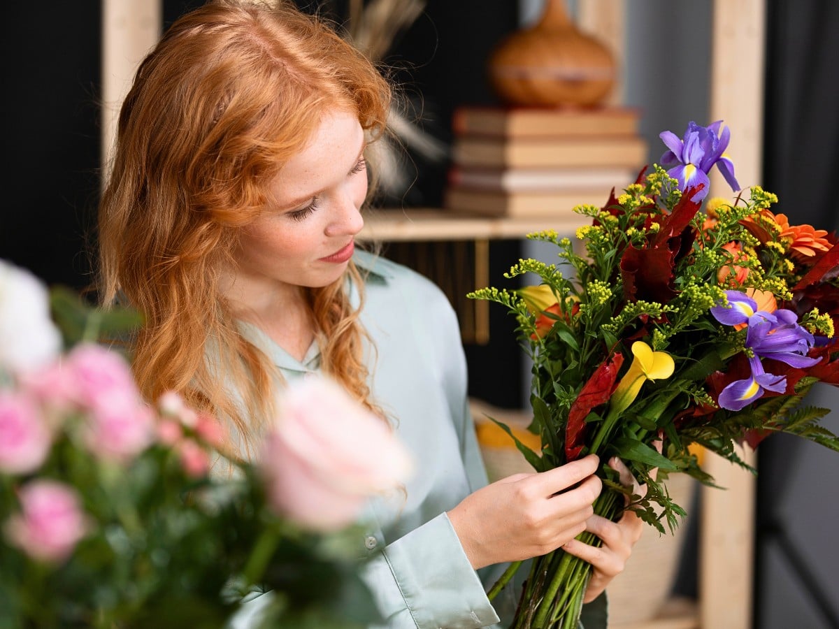 Can You Mix Different Flowers in One Vase?