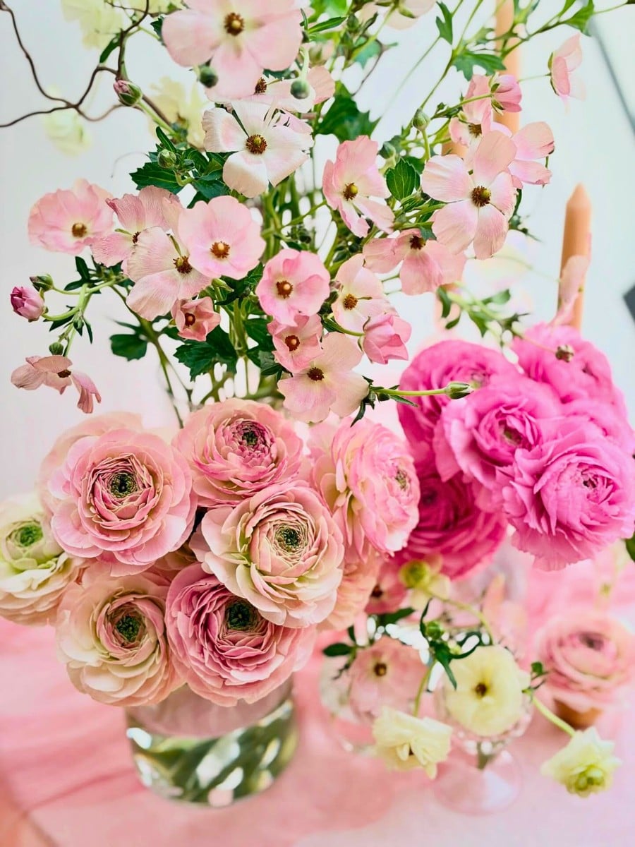 Can You Mix Different Flowers in One Vase?
