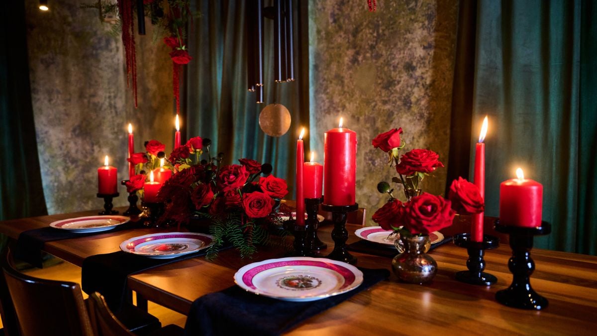 Porta Nova Red Naomi wedding roses table design by Iona Nechifor close up Porta Nova Red Naomi wedding roses table design by Iona Nechifor close up