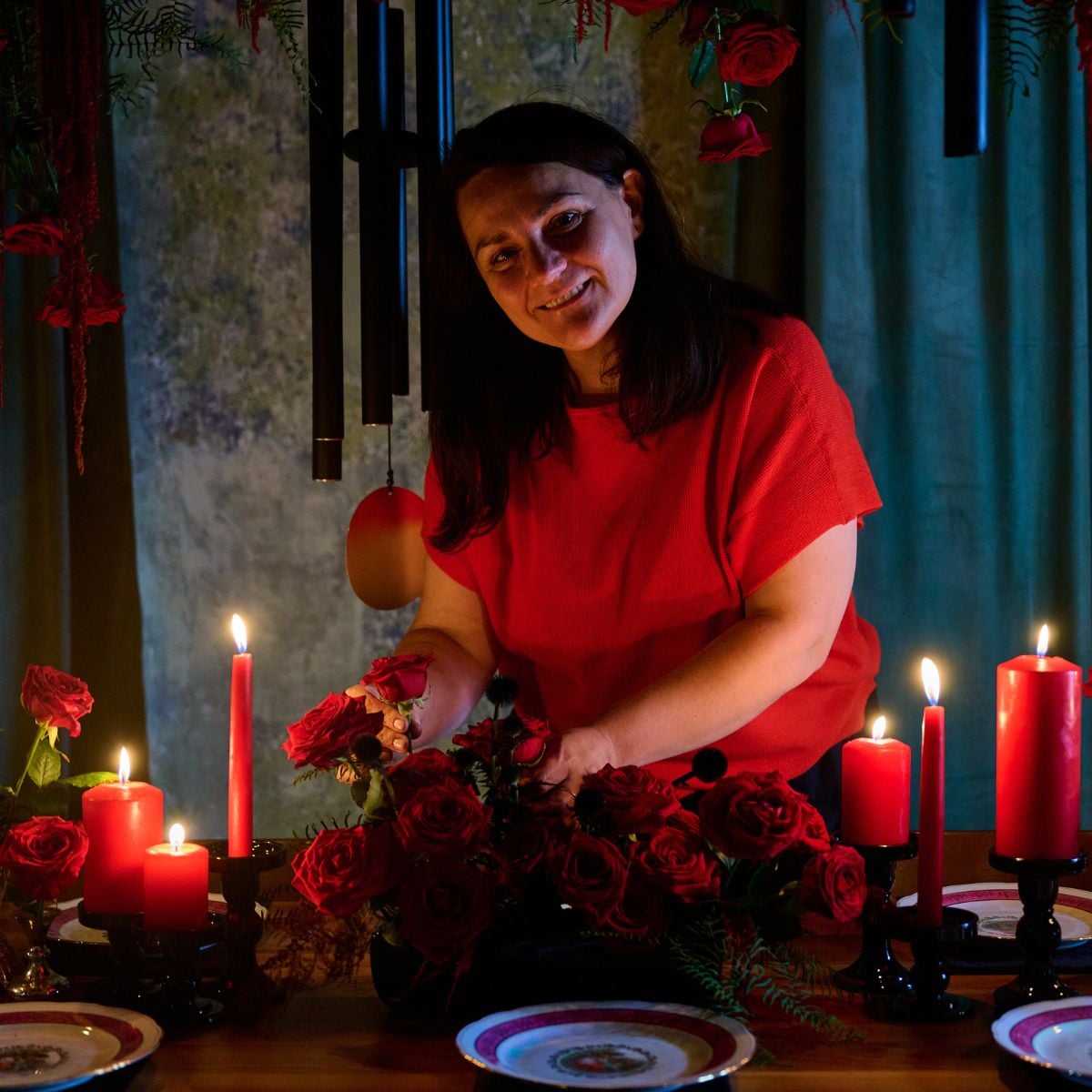 Porta Nova Red Naomi wedding roses table design with Iona Nechifor 