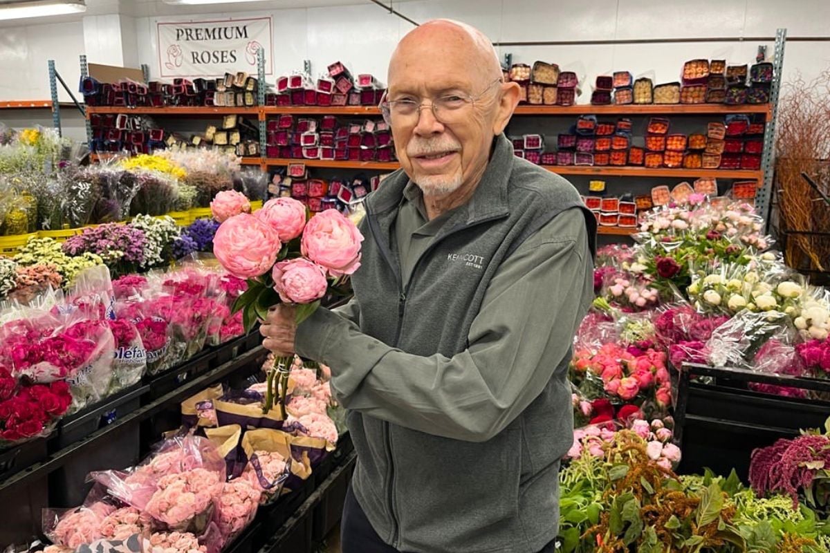 Red Kennicott with flowers