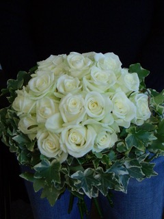 ercole 1 rose bouquet with ivy halo