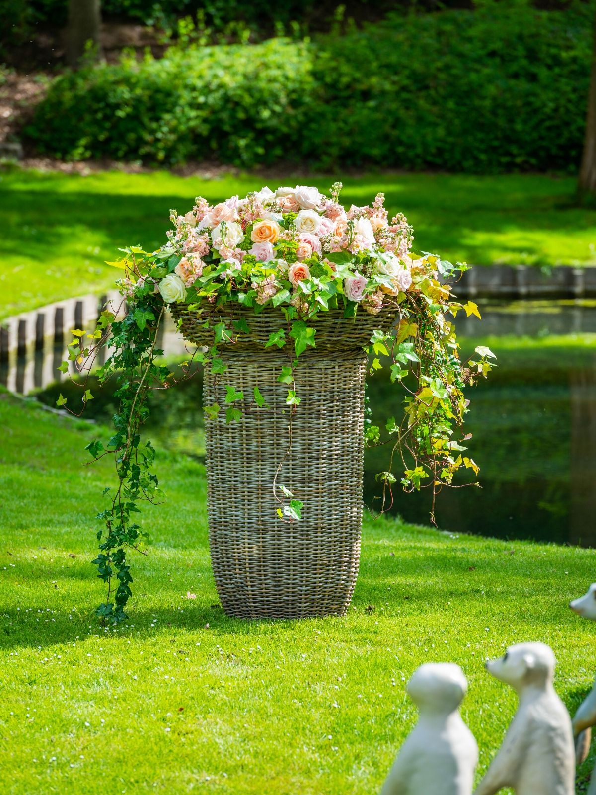 Garden basket full of radiant roses - Avalanche+ Fleur Creatif - on Thursd 01