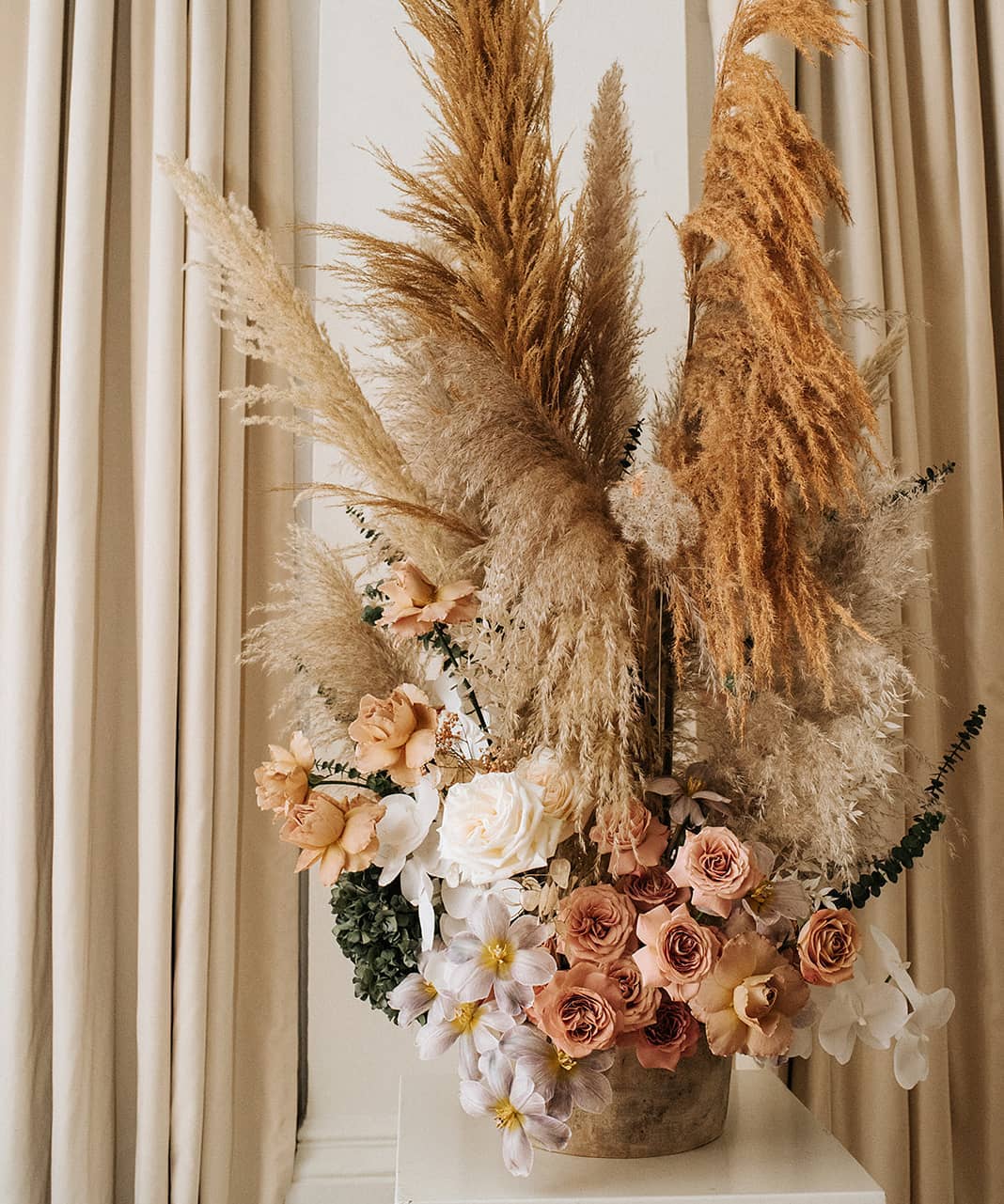 edeniquefloraldesign_What is The Actual Vase Life of Dried Flowers_mix fresh dried flowers on thursd