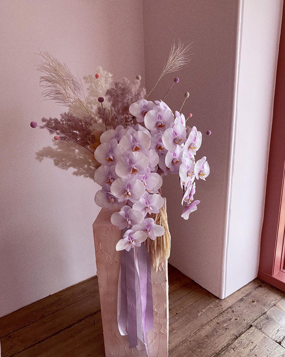flowersbybrettmatthewjohn_What is The Actual Vase Life of Dried Flowers_fresh and dried mixed flowers on thursd