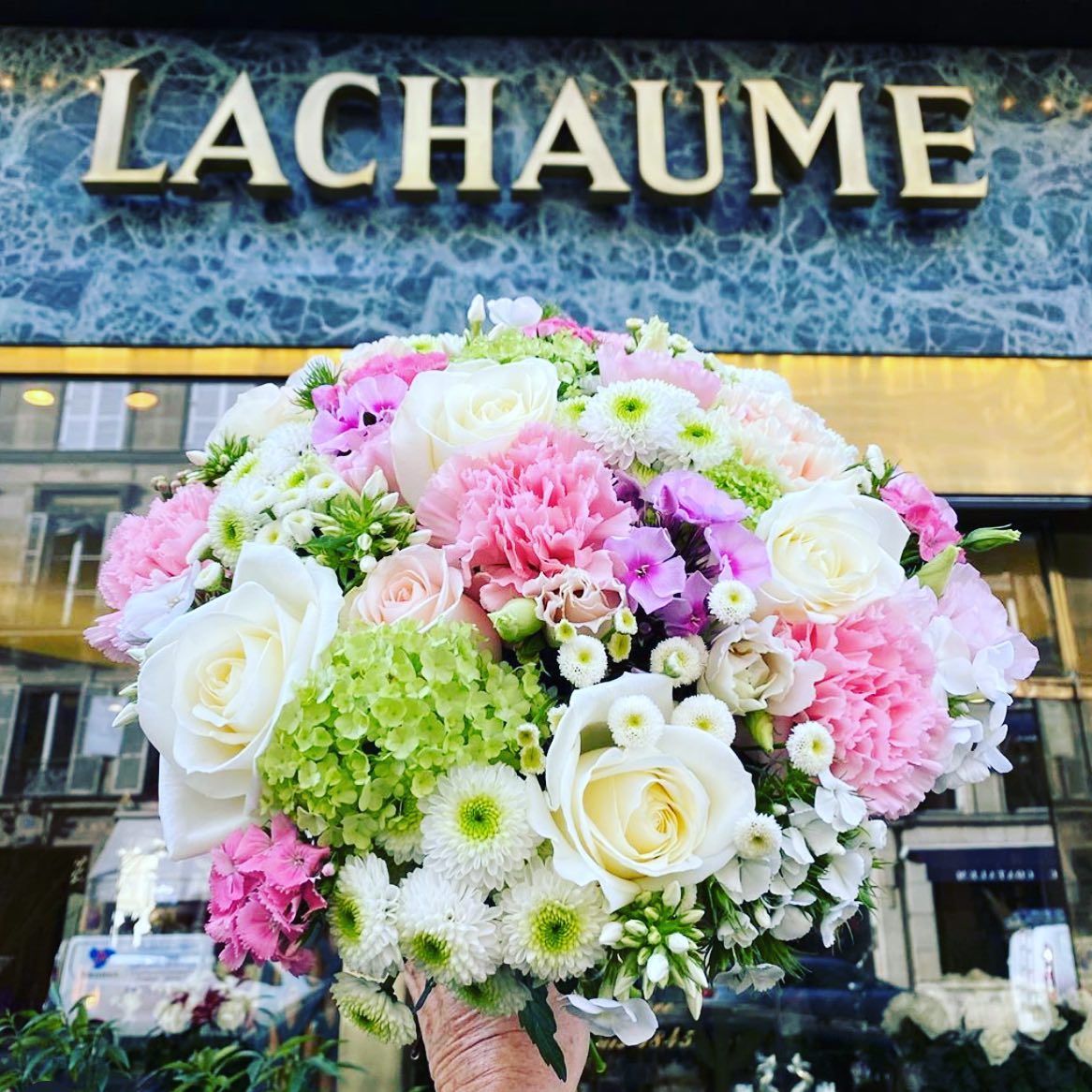 Where does Karl Lagerfeld buy his flowers Lachaume011