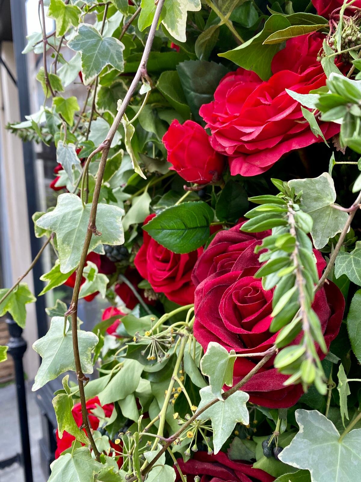 Neill Strain Floral Couture Introduces the New Collection of Valentine’s Day Flowers - red roses and hedera - on thursd