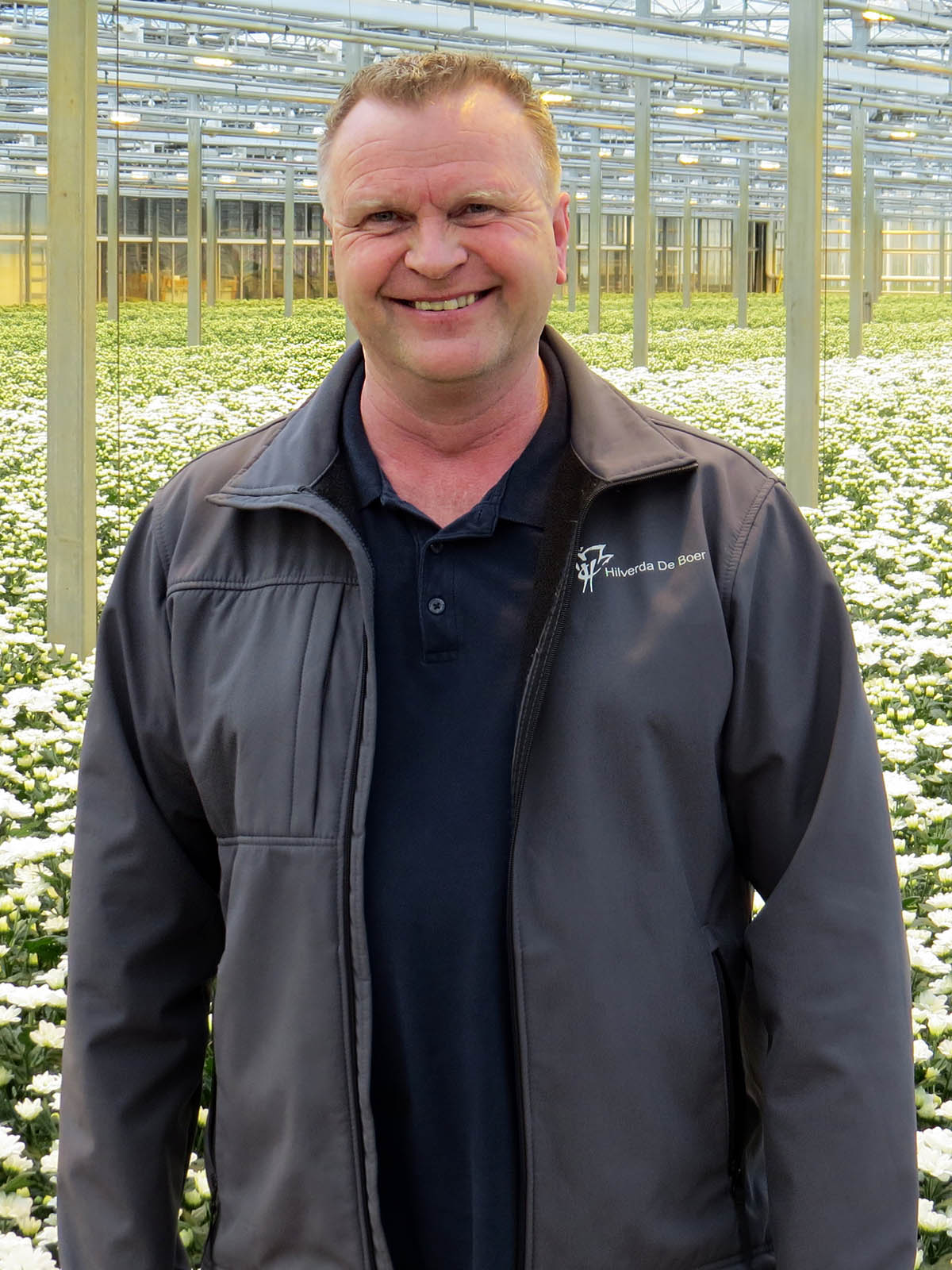 Hilverda De Boer Embraces Chrysanthemum Ilonka 01