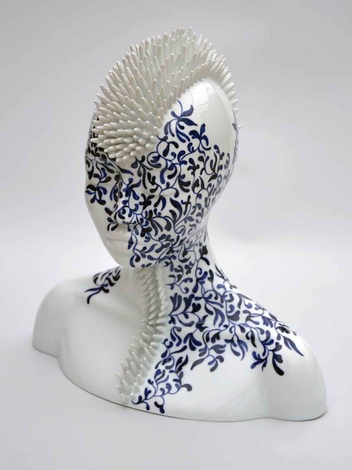 Contemporary Flower-Faced Sculptures That Shape the Future of Ceramics - gallery 1.2 - juliette clovis - on thursd