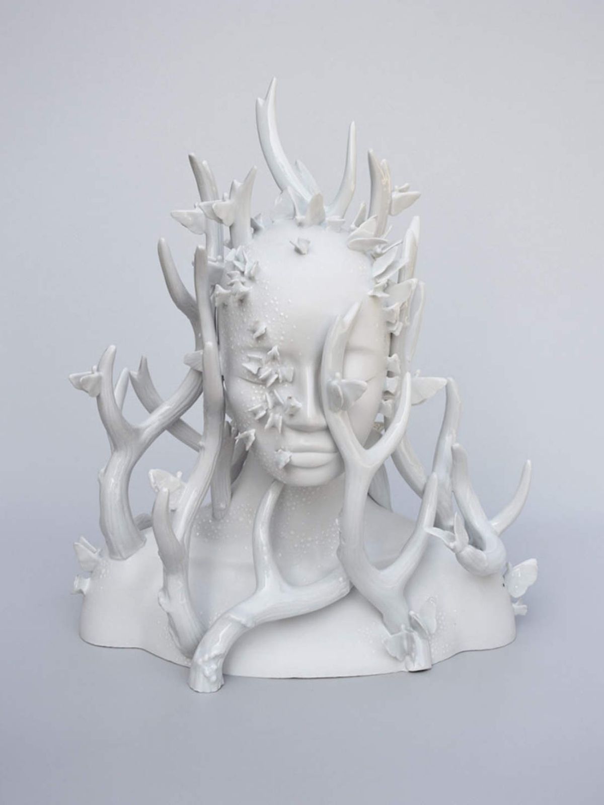 Contemporary Flower-Faced Sculptures That Shape the Future of Ceramics - gallery 2.1 - juliette clovis - on thursd