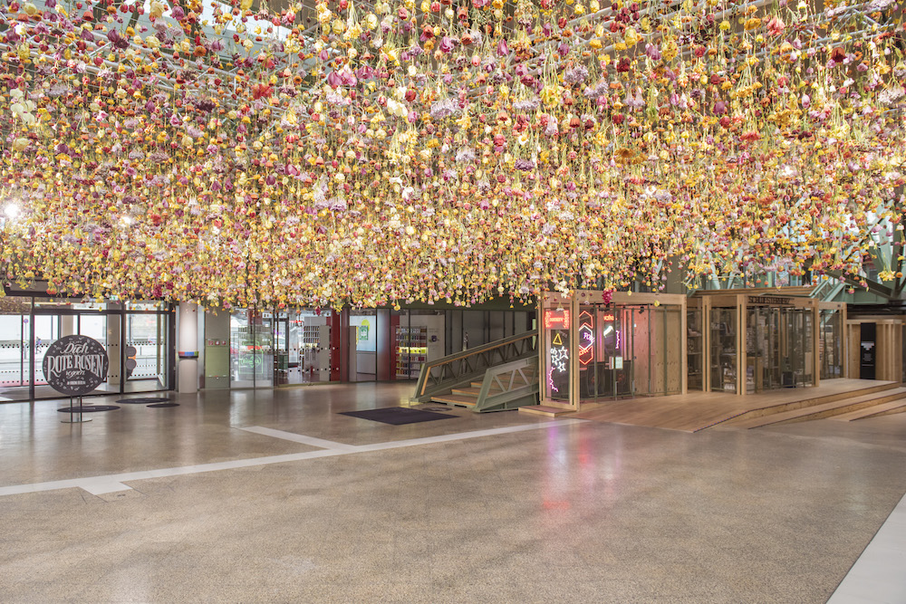 Spring Garden Installation Features 30,000 Flowers Suspended in Mid-Air008