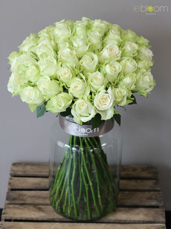 Le Bloom London Rose Avalanche+ in a vase on Thursd