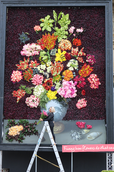 Florists Recreate Famous Painting With 26,500 Flowers007