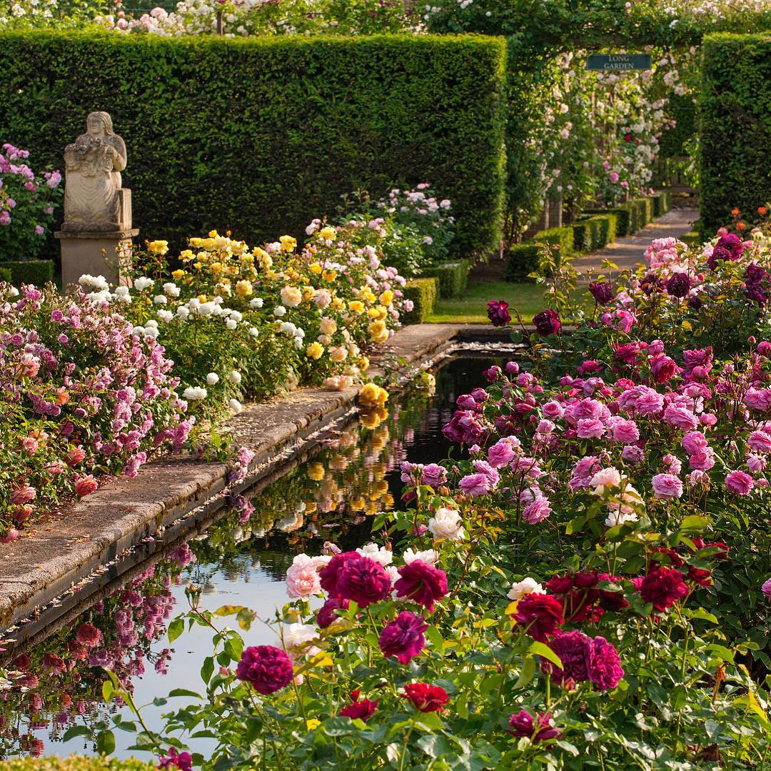 Clive Nichols Captures Marvelous Gardens You'll Want to Get Lost in005