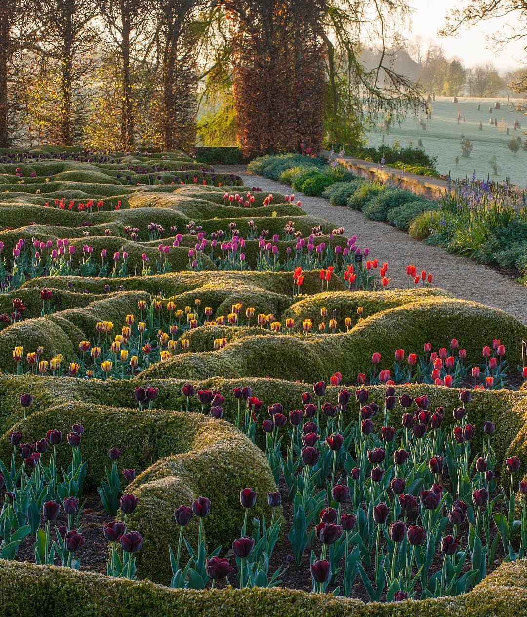 Clive Nichols Captures Marvelous Gardens You'll Want to Get Lost in012