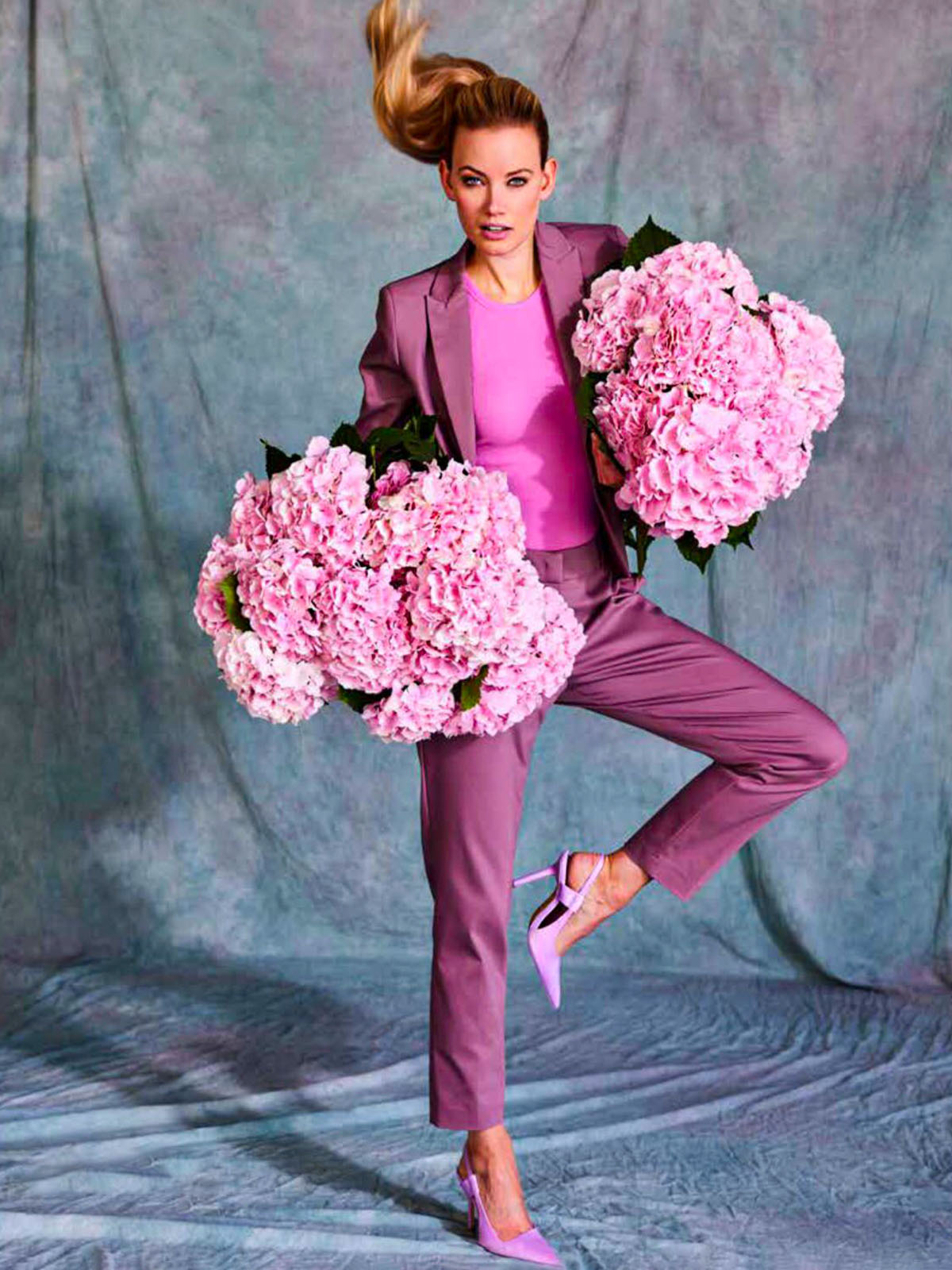 Hydrangea in Photoshoot Dutch Fashion Magazine 'VROUW' 03