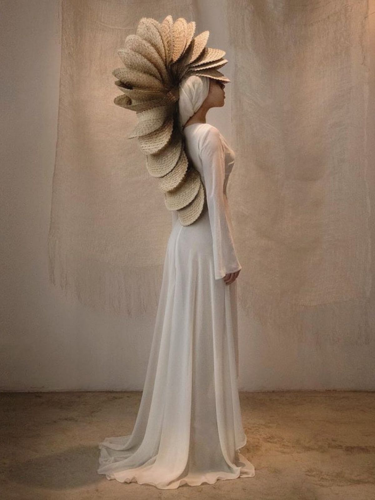 Sculptural Garments Made from Organic Materials - Mono Giraud - The art tree hats - article on thursd