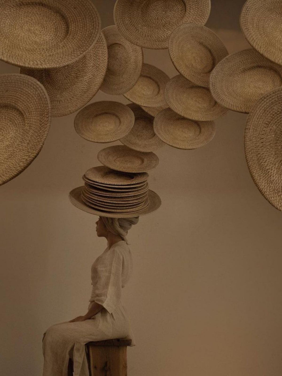 Sculptural Garments Made from Organic Materials - Mono Giraud - The art tree flying trays - article on thursd