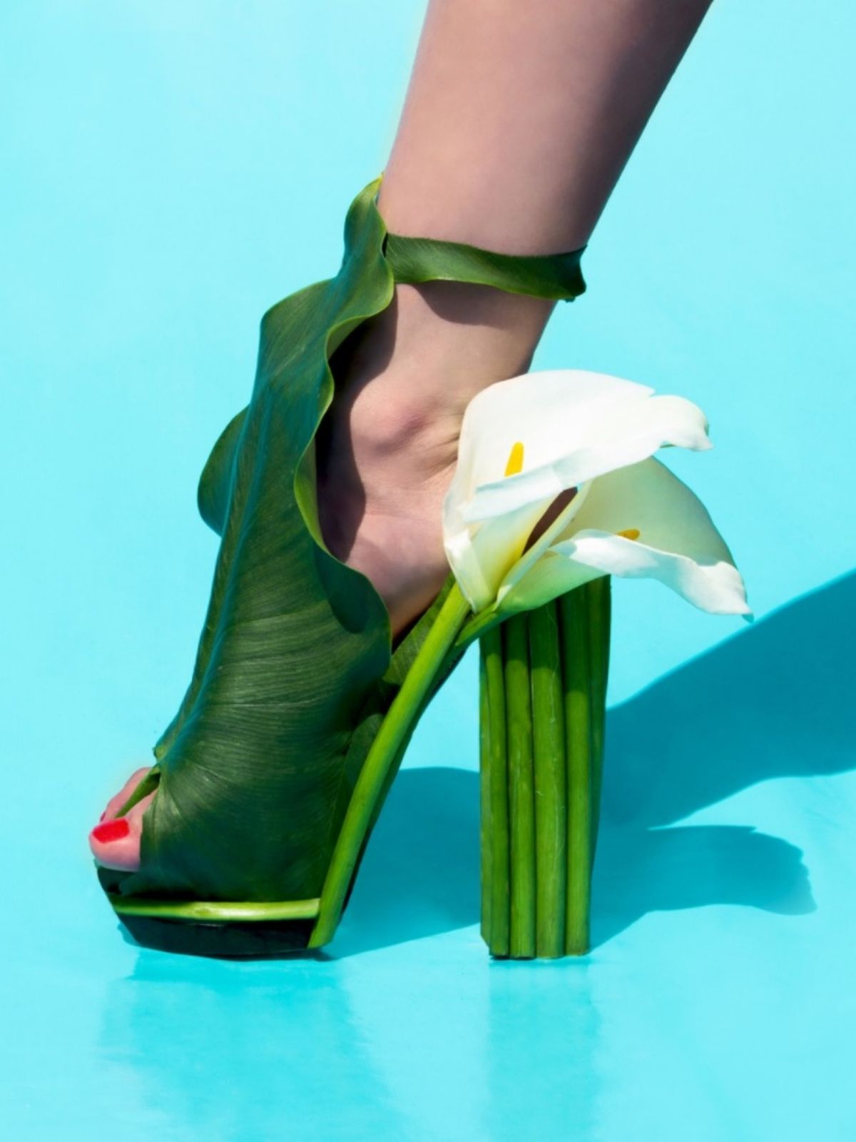 Make a Fashion Statement With These Unique Green Slippers - calla shoes - Pantoufle de Vert article on thursd