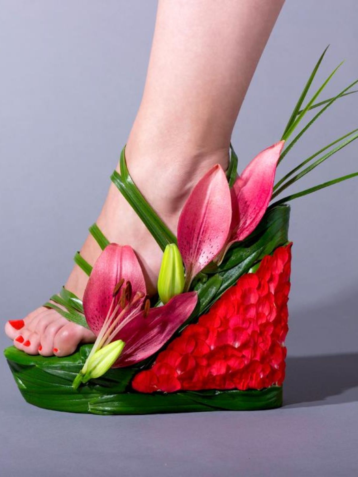 Make a Fashion Statement With These Unique Green Slippers - lily shoes - Pantoufle de Vert article on thursd