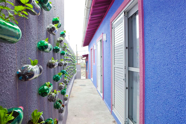 Brazilian Homes Get a Colorful Makeover With a Vertical Garden007
