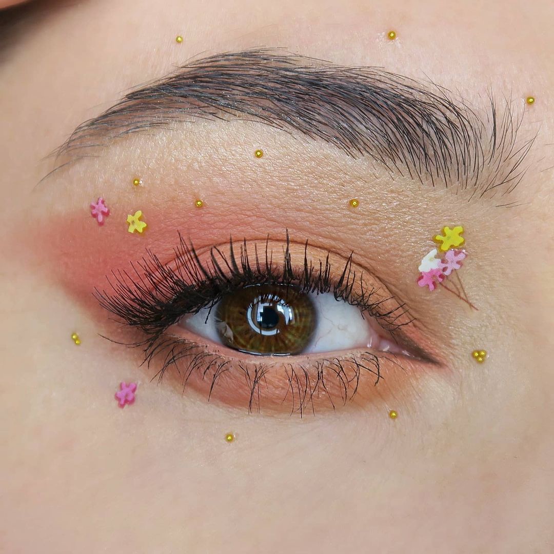 Makeup with flowers