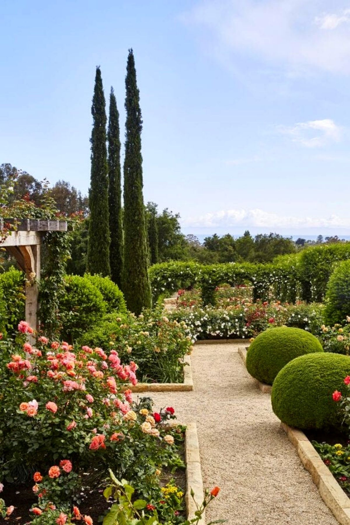 Oprah’s Rose Garden Was The Perfect Backdrop For Her Interview With Adele - Article on Thursd - Photo Veranda (1)