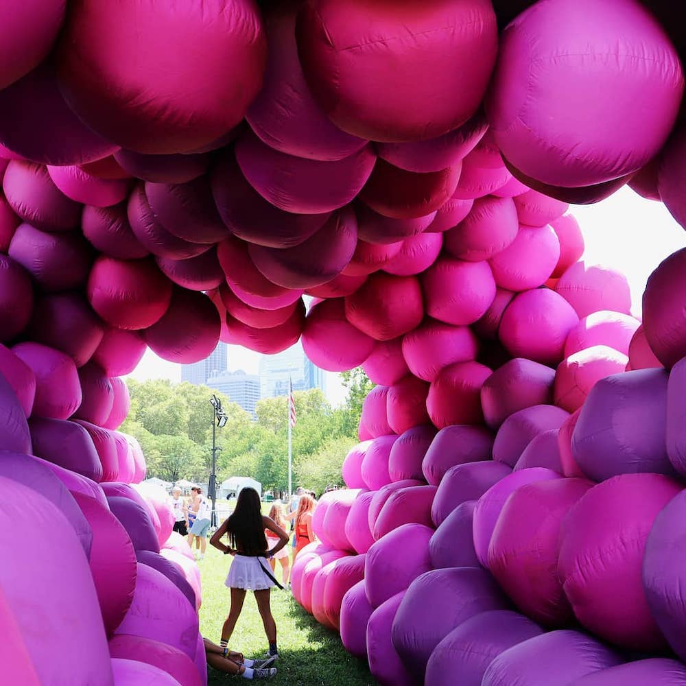 Pink Sets the Tone in the Immersive Installations by Cyril Lancelin001