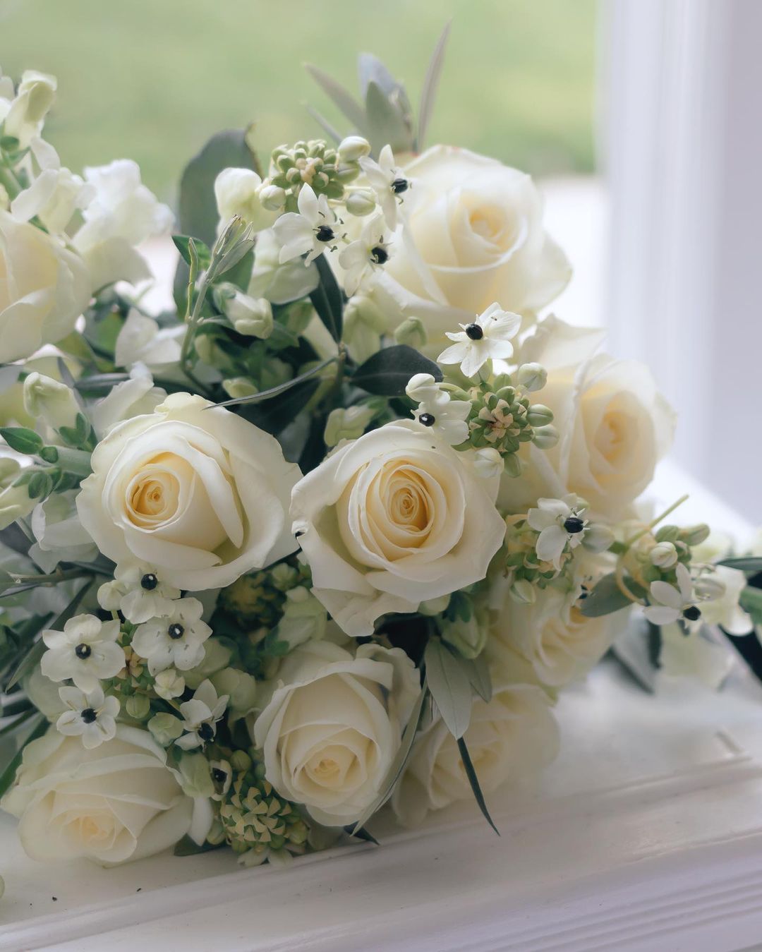 These Are The Best White Roses For Christmas003