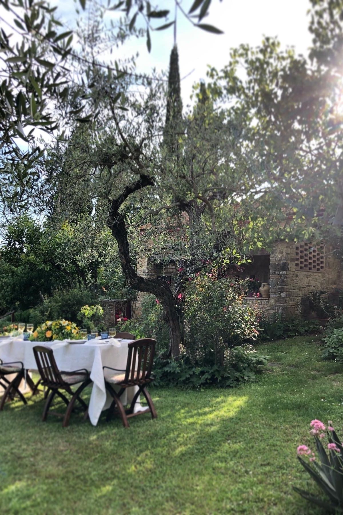 Summer Flowers in Tuscany - Katya Hutter - On Thursd. Table setting