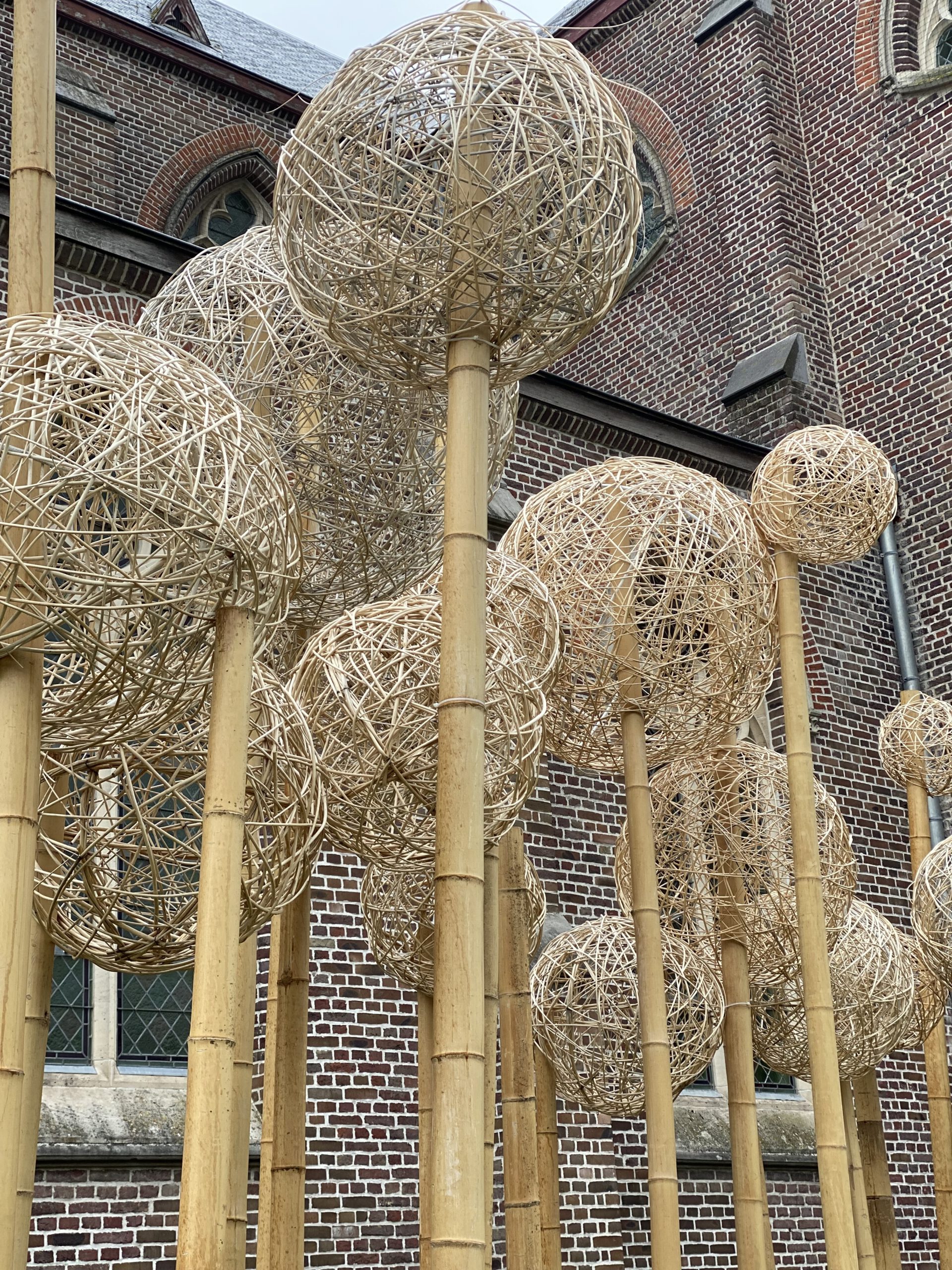 A FANTASTIC LAND-ART PROJECT BY GEERT PATTYN IN THE COAST AREA OF FLANDERS - the cathedral close up - An Theunynck blog on thursd