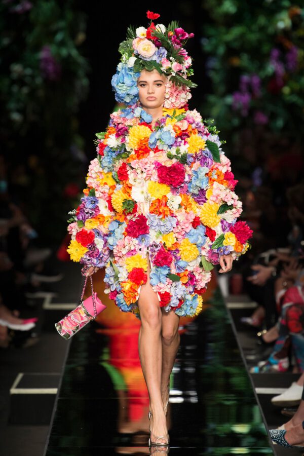 Gigi Hadid Kaia Gerber Flower Bouquet Moschino Spring 2018