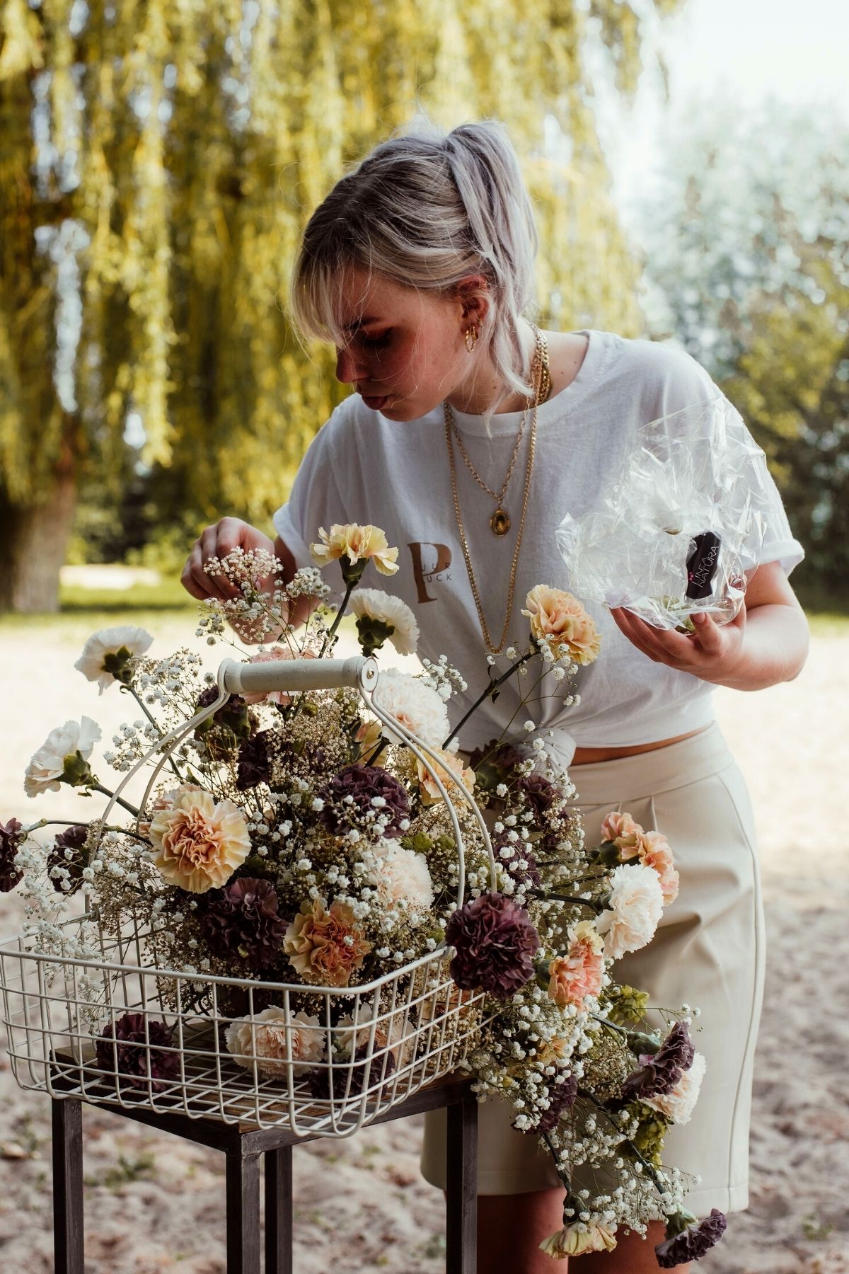 Inspirational Shoot With Gorgeous Decofresh Roses and Carnations - Blog on Thursd (44)