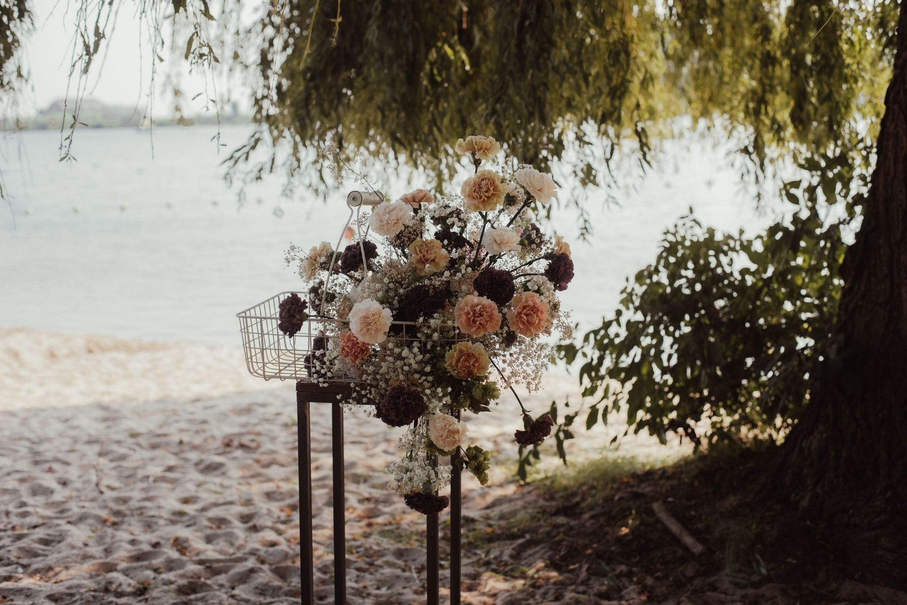 Inspirational Shoot With Gorgeous Decofresh Roses and Carnations - Blog on Thursd (17)