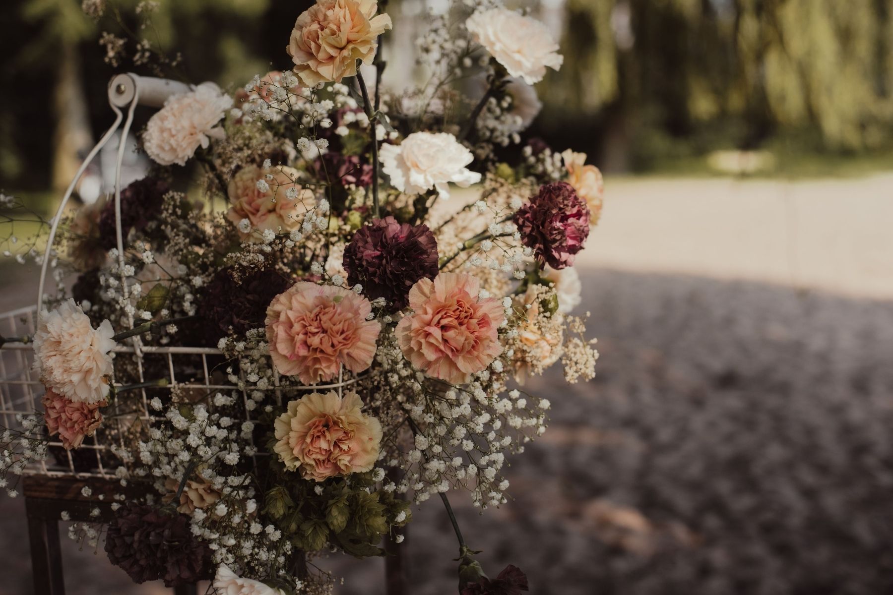 Inspirational Shoot With Gorgeous Decofresh Roses and Carnations - Blog on Thursd (14)