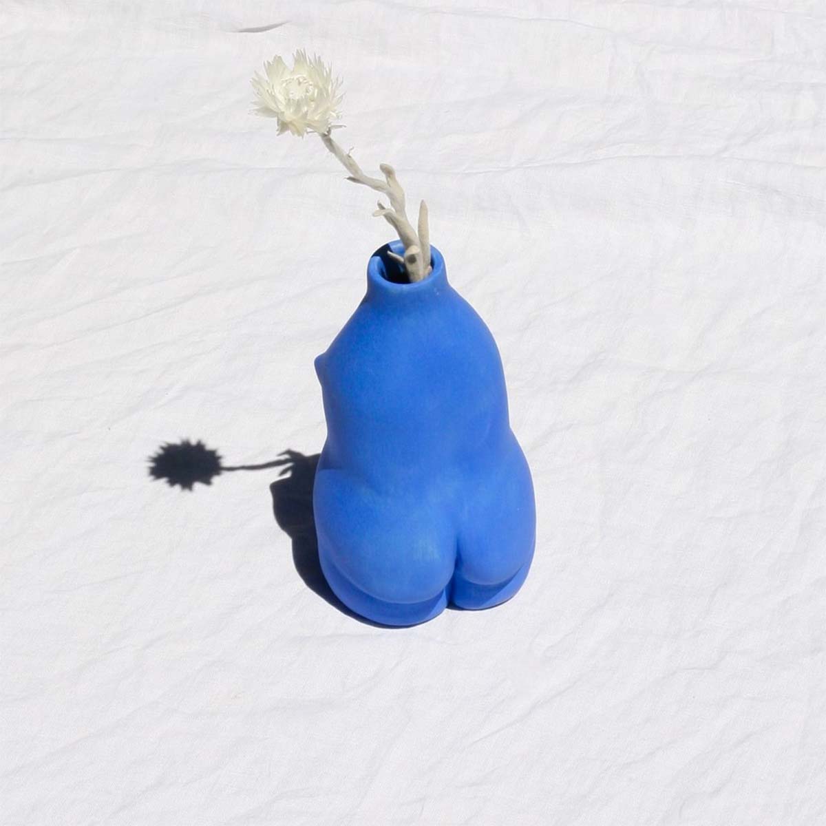 these-cheeky-vases-are-taking-over-our-instagram-feeds-featured