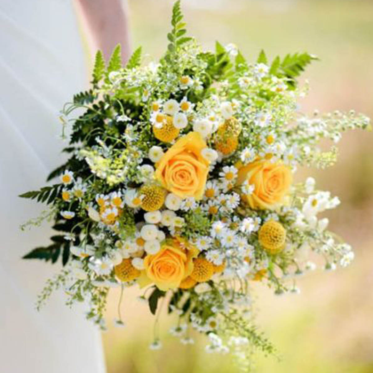 sunny-bouquets-with-yellow-roses-featured