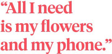 Instagram flower school - quote loes van look - flowers and phone