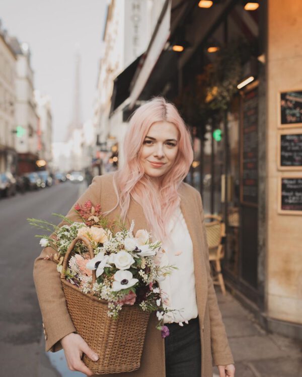Instagram flower school - Wildflowers and wodka - portrait with basket of flowers on thursd