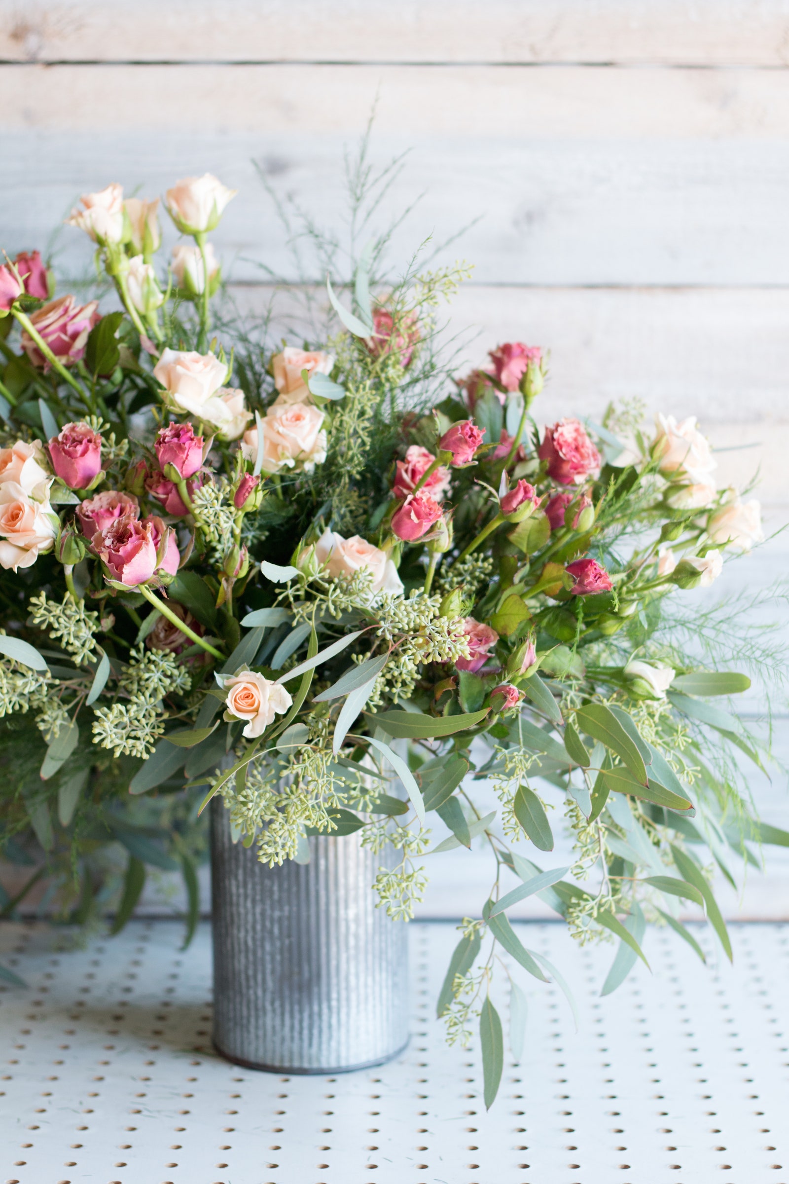 how-to-arrange-flowers-6-diy-floral-arrangements-featured