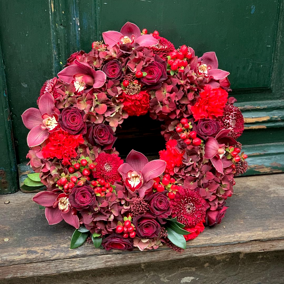 15-valentines-wreaths-that-celebrate-love-featured