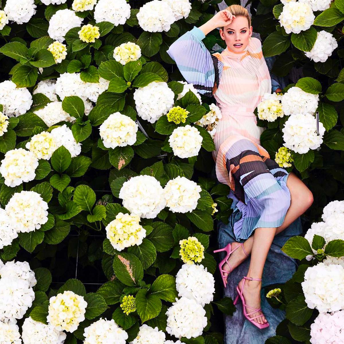 hydrangea-in-a-photoshoot-dutch-fashion-magazine-vrouw-featured