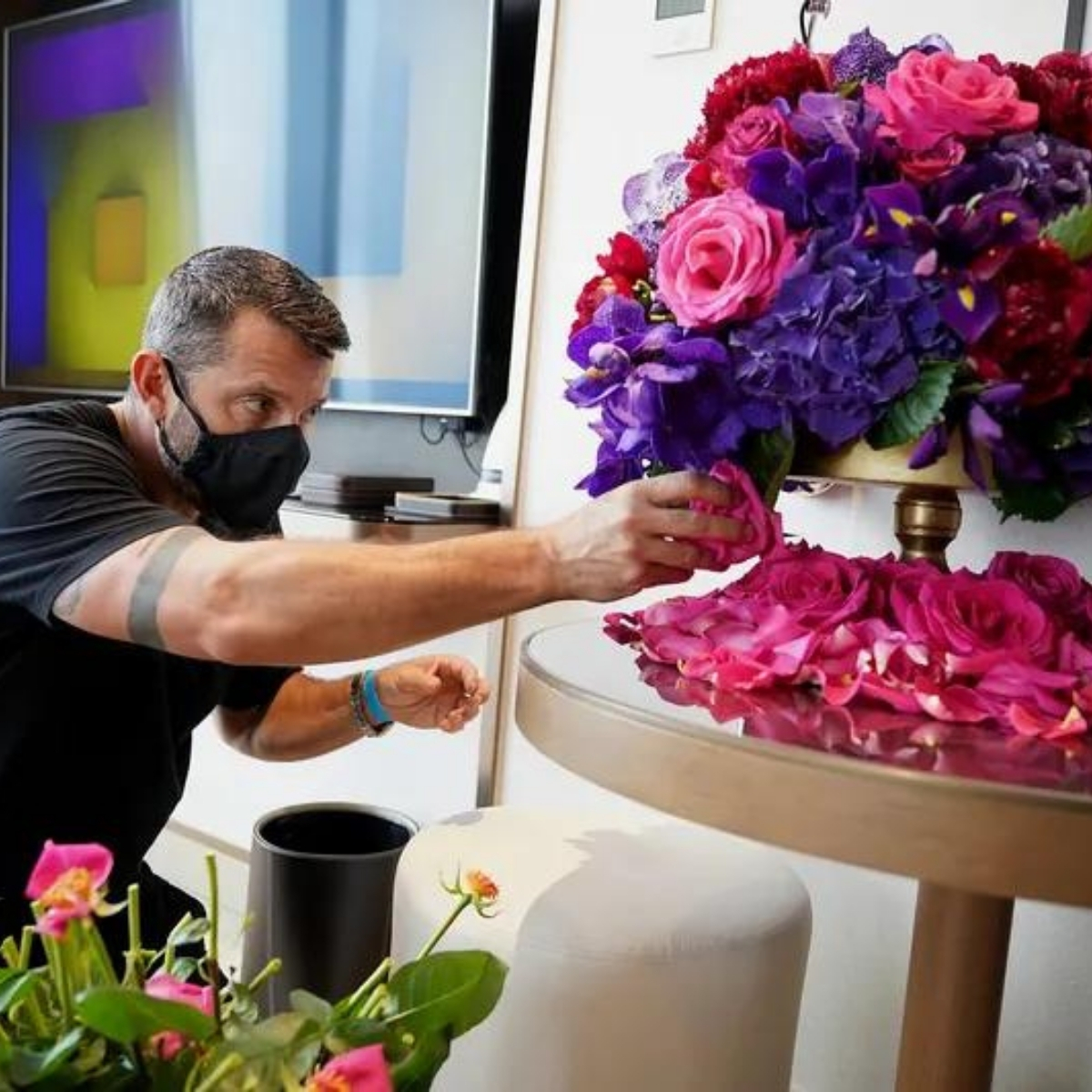 see-how-the-four-seasons-floral-team-works-behind-the-scenes-featured