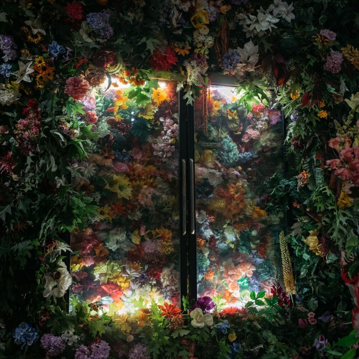 this-party-store-is-overrun-by-thousands-of-fresh-cut-and-artificial-flowers-featured