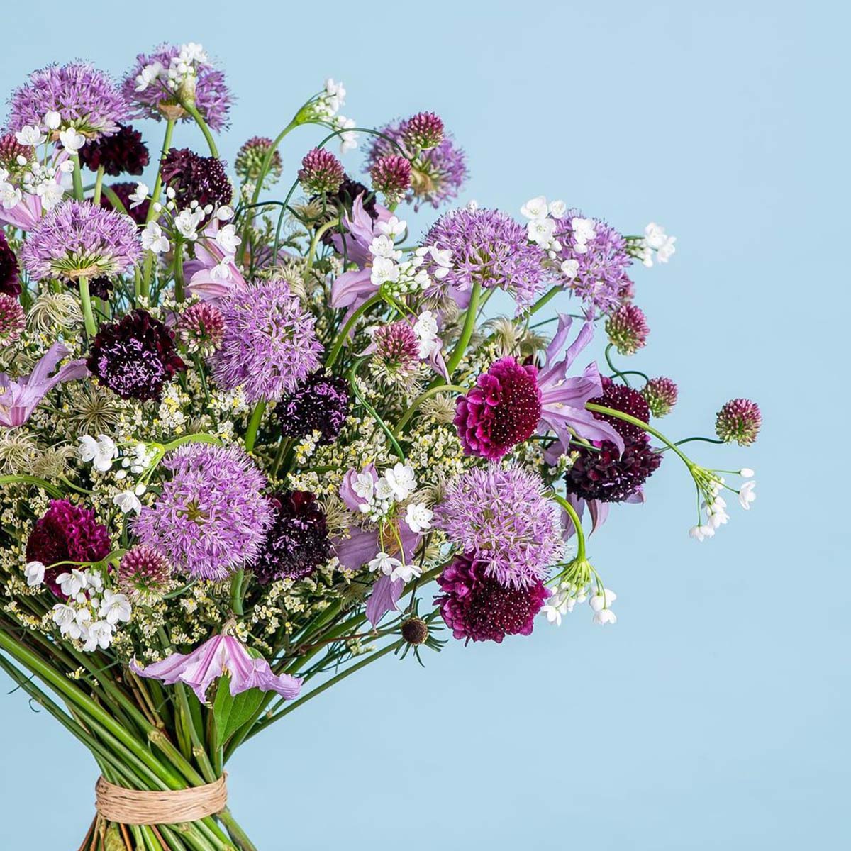 picking-bouquets-are-the-newest-flower-trend-featured
