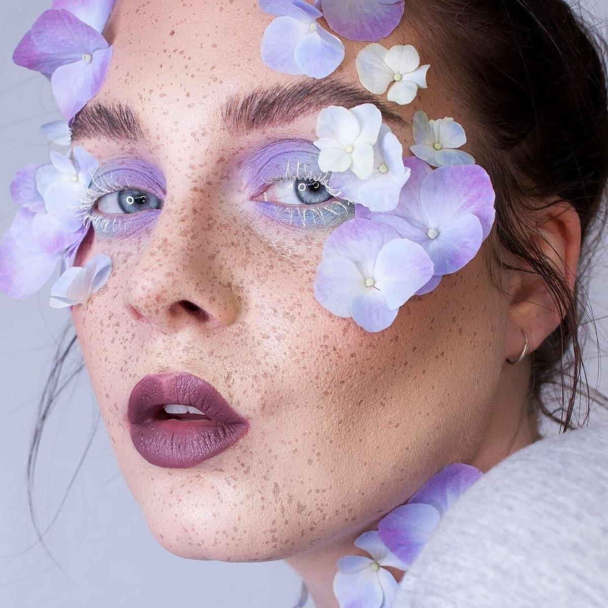 flower-inspired-makeup-is-the-feel-good-trend-that-we-all-need-featured